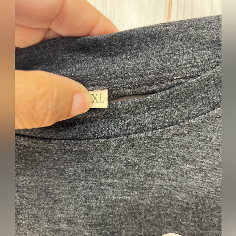 🌹Gray Graphic Tee with Beach Please‎ Print - Picture 3 of 5